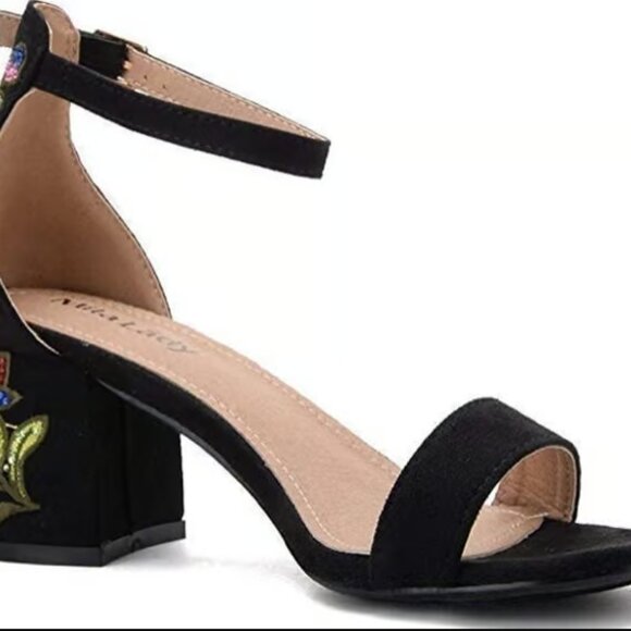 block heels - Picture 2 of 6